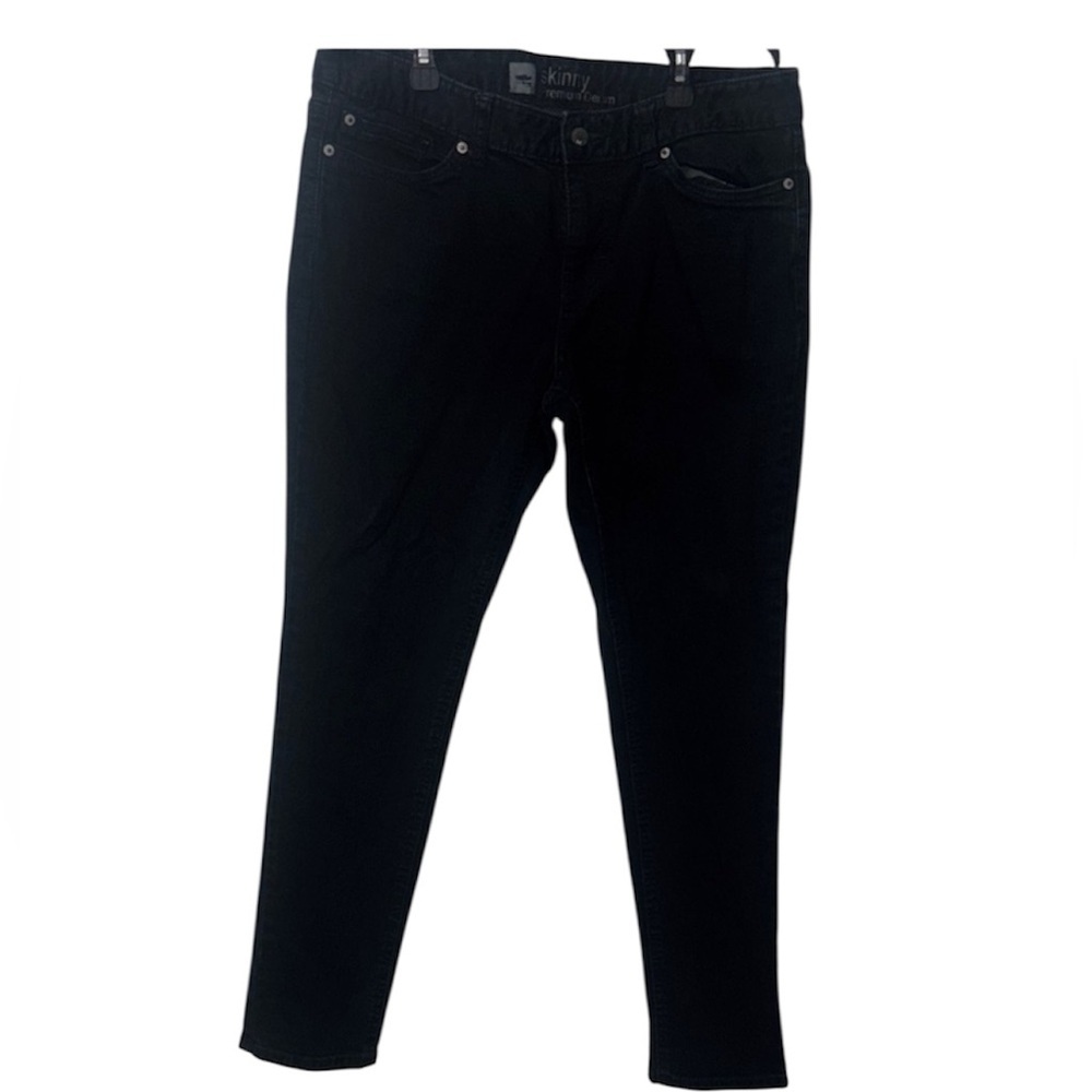 Women's Black Jeans‎